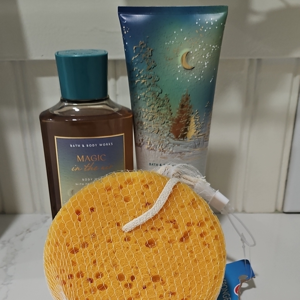 Bath & Body Works Magic in the Air Gift Set with Yellow Bath Sponge, New!